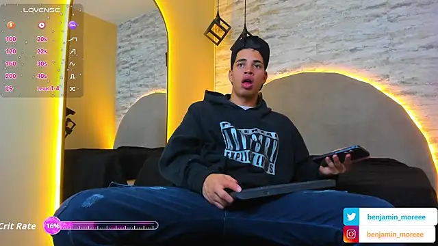 Snapshot of Benjamin_More chatting on September 19, 2025, 11:36 am Benjamin More online show from September 19, 2025, 11:36 am