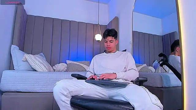 Benjamin More online show from May 17, 2026, 3:39 am