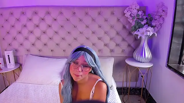 Snapshot of MelanieRoah chatting on September 16, 2025, 1:23 pm MelanieRoah online show from September 16, 2025, 1:23 pm