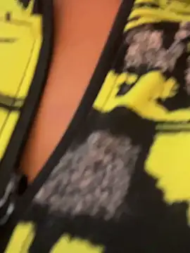 Snapshot of MelanieRoah chatting on October 22, 2025, 1:10 pm MelanieRoah online show from October 22, 2025, 1:10 pm