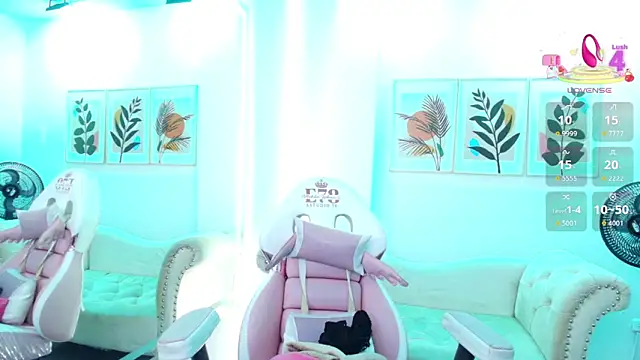 Ema louis  online show from April 7, 2026, 7:48 pm