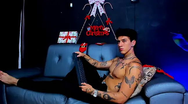 JUSTIN FULLER1 online show from December 6, 2024, 4:33 pm