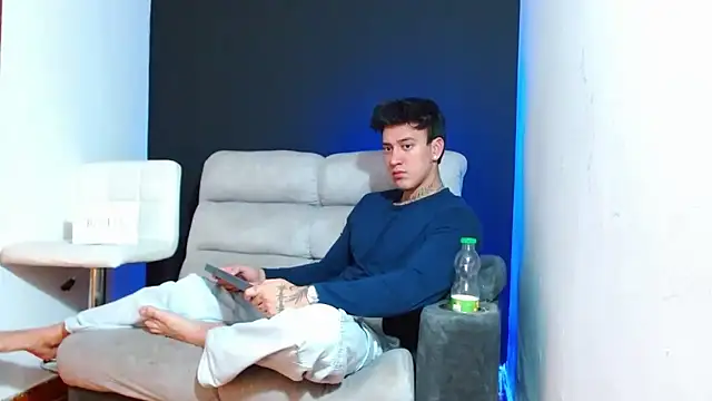 JUSTIN FULLER1 online show from February 18, 2026, 11:23 pm