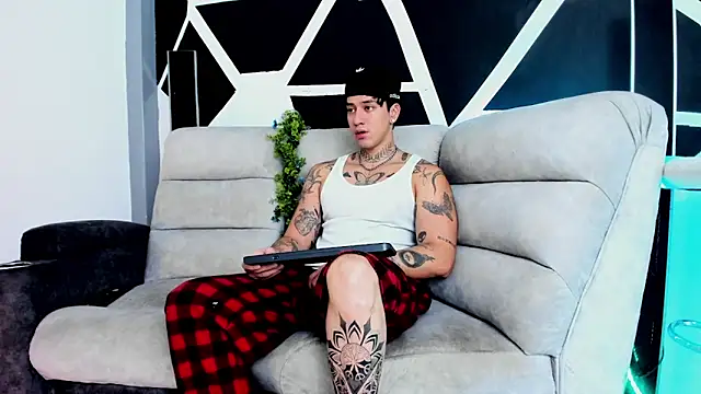 JUSTIN FULLER1 online show from October 10, 2025, 3:24 pm