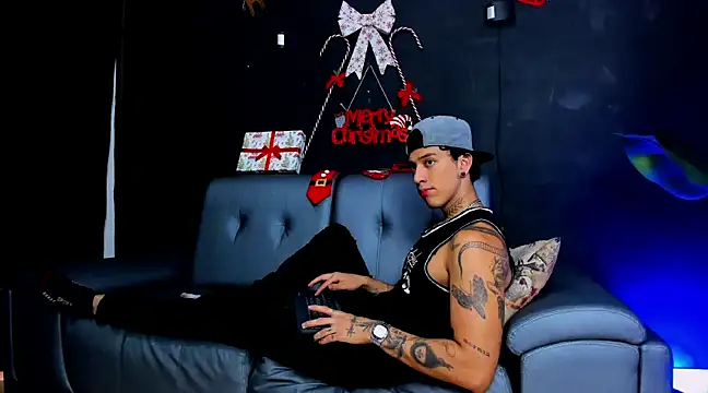 JUSTIN FULLER1 online show from December 7, 2024, 1:46 pm