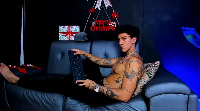 JUSTIN FULLER1 online show from December 11, 2024, 3:58 pm