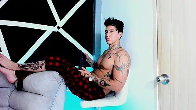 JUSTIN FULLER1 online show from September 23, 2025, 11:45 pm