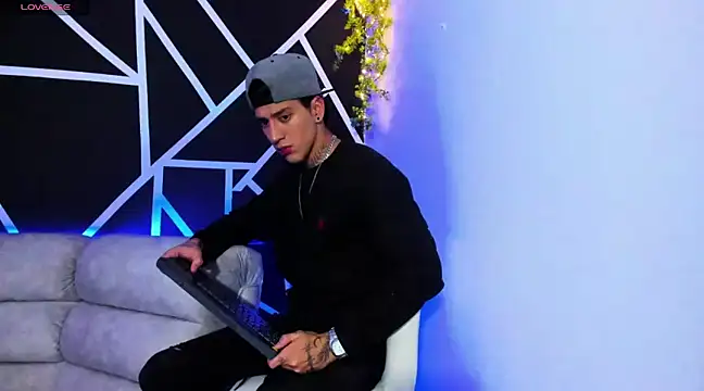 JUSTIN FULLER1 online show from February 1, 2025, 2:58 am