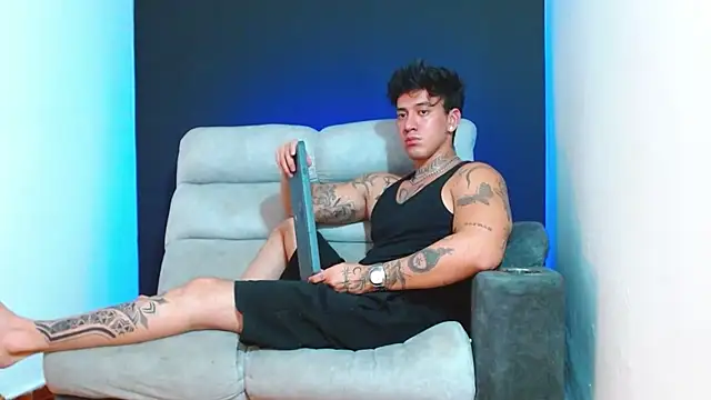 JUSTIN FULLER1 online show from December 22, 2025, 3:39 am