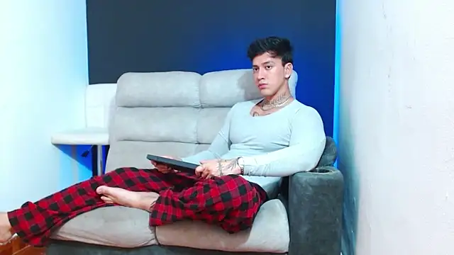 JUSTIN FULLER1 online show from April 12, 2026, 12:36 am