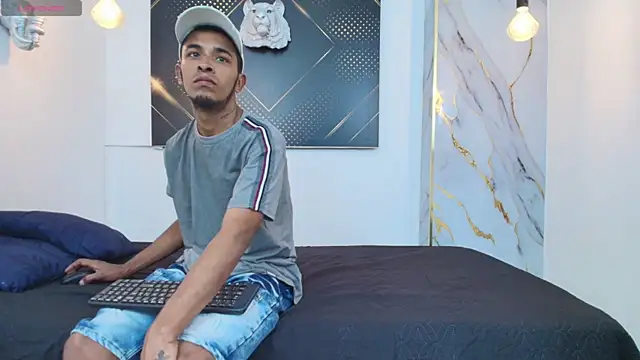 Snapshot of JordanAndAndrew chatting on October 6, 2025, 7:36 pm JordanAndAndrew online show from October 6, 2025, 7:36 pm