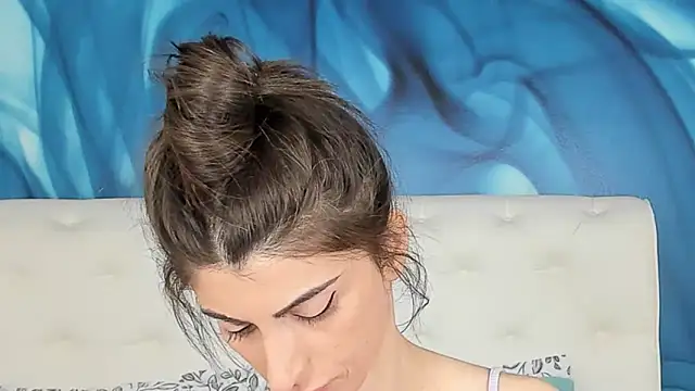 SkinnyDolly online show from October 31, 2025, 3:14 am