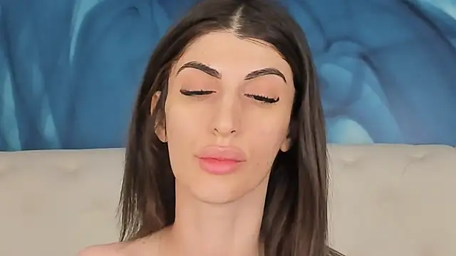 SkinnyDolly online show from November 15, 2025, 3:10 am