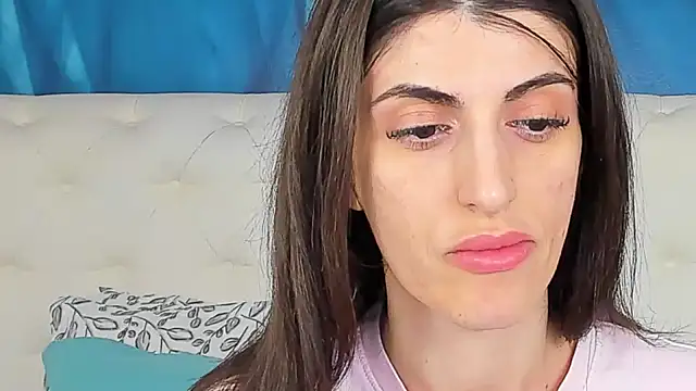 SkinnyDolly online show from April 17, 2026, 2:36 am