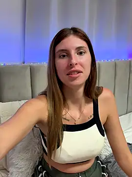 emma05 online show from November 10, 2025, 6:02 pm