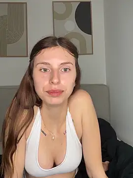 emma05 online show from February 23, 2025, 5:50 pm