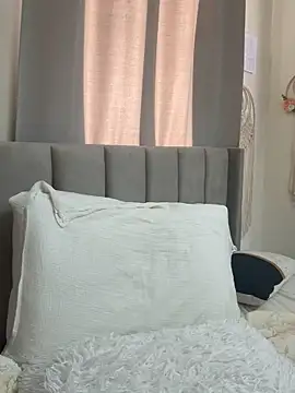 Snapshot of emma05 chatting on September 29, 2025, 6:09 am emma05 online show from September 29, 2025, 6:09 am