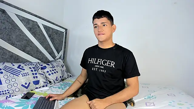 Snapshot of ander_deimond_ chatting on February 21, 2025, 3:10 pm ander deimond  online show from February 21, 2025, 3:10 pm