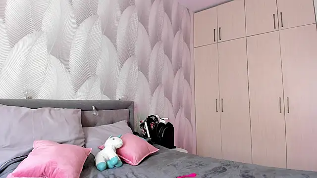 Bambiii bby online show from February 5, 2025, 6:13 am