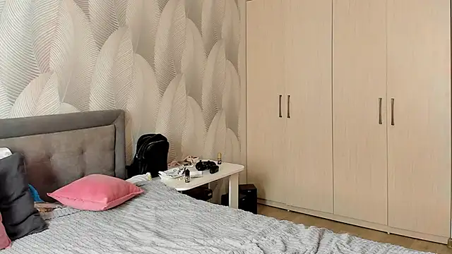 Bambiii bby online show from March 10, 2026, 4:27 am