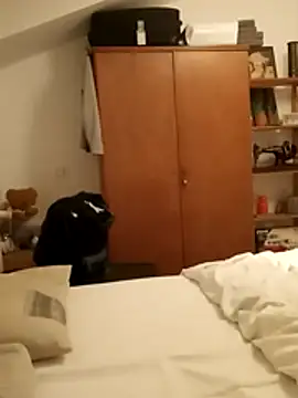 Snapshot of crems77 chatting on January 8, 2026, 4:07 am crems77 online show from January 8, 2026, 4:07 am