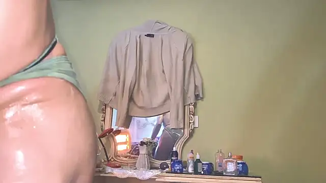 Snapshot of emylolo9 chatting on January 5, 2025, 1:56 am emylolo9 online show from January 5, 2025, 1:56 am