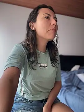 im lorein online show from September 29, 2025, 3:39 pm