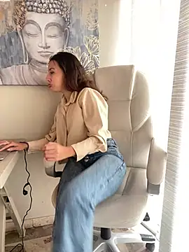 im lorein online show from February 21, 2025, 12:06 pm