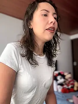 im lorein online show from September 19, 2025, 1:15 pm