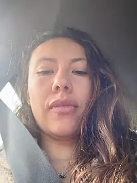 im lorein online show from March 19, 2025, 1:29 pm