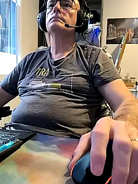Snapshot of bogland33 chatting on March 22, 2025, 4:04 pm bogland33 online show from March 22, 2025, 4:04 pm