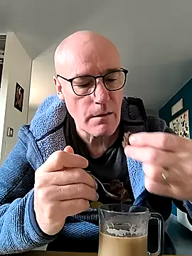 Snapshot of bogland33 chatting on March 16, 2025, 8:54 am bogland33 online show from March 16, 2025, 8:54 am