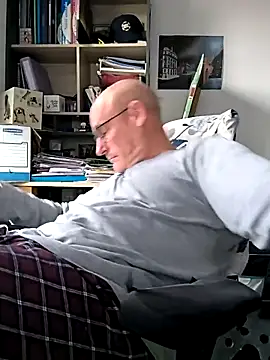 Snapshot of bogland33 chatting on March 20, 2025, 3:58 pm bogland33 online show from March 20, 2025, 3:58 pm
