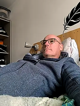 Snapshot of bogland33 chatting on March 20, 2025, 12:22 pm bogland33 online show from March 20, 2025, 12:22 pm