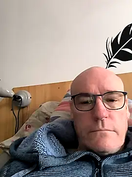 Snapshot of bogland33 chatting on March 11, 2025, 10:51 am bogland33 online show from March 11, 2025, 10:51 am