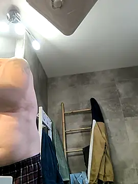 Snapshot of bogland33 chatting on October 25, 2025, 12:50 pm bogland33 online show from October 25, 2025, 12:50 pm