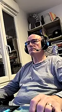 Snapshot of bogland33 chatting on March 17, 2025, 6:53 pm bogland33 online show from March 17, 2025, 6:53 pm
