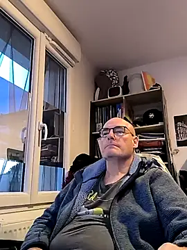Snapshot of bogland33 chatting on March 13, 2025, 6:01 pm bogland33 online show from March 13, 2025, 6:01 pm