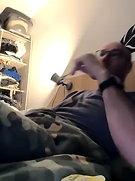 Snapshot of bogland33 chatting on September 19, 2025, 9:19 pm bogland33 online show from September 19, 2025, 9:19 pm