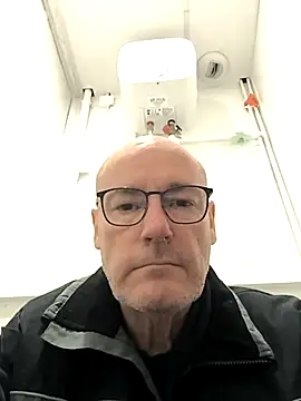 Snapshot of bogland33 chatting on October 31, 2025, 11:29 am bogland33 online show from October 31, 2025, 11:29 am