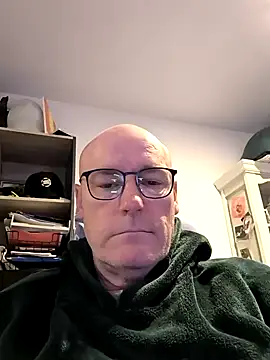 Snapshot of bogland33 chatting on March 4, 2025, 7:22 pm bogland33 online show from March 4, 2025, 7:22 pm