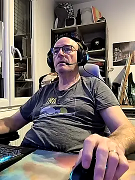 Snapshot of bogland33 chatting on February 27, 2025, 10:53 pm bogland33 online show from February 27, 2025, 10:53 pm