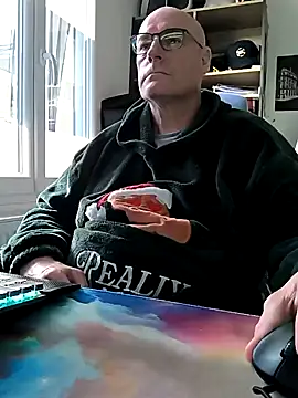 Snapshot of bogland33 chatting on March 3, 2025, 4:15 pm bogland33 online show from March 3, 2025, 4:15 pm