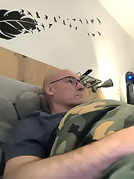 Snapshot of bogland33 chatting on October 11, 2025, 10:44 pm bogland33 online show from October 11, 2025, 10:44 pm