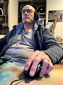 Snapshot of bogland33 chatting on March 20, 2025, 7:04 pm bogland33 online show from March 20, 2025, 7:04 pm