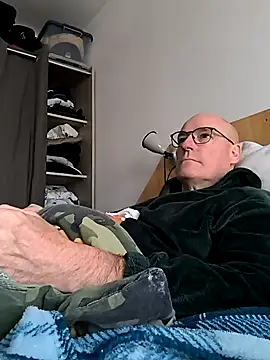 Snapshot of bogland33 chatting on March 3, 2025, 9:45 am bogland33 online show from March 3, 2025, 9:45 am