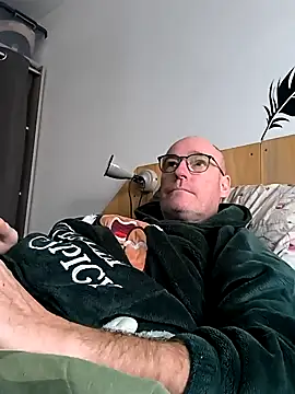 Snapshot of bogland33 chatting on March 15, 2025, 8:37 am bogland33 online show from March 15, 2025, 8:37 am