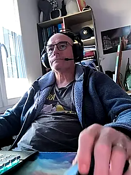 Snapshot of bogland33 chatting on March 12, 2025, 4:46 pm bogland33 online show from March 12, 2025, 4:46 pm