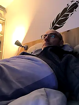 Snapshot of bogland33 chatting on September 27, 2025, 12:17 am bogland33 online show from September 27, 2025, 12:17 am