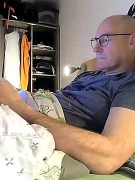 bogland33 online show from December 15, 2025, 8:03 pm